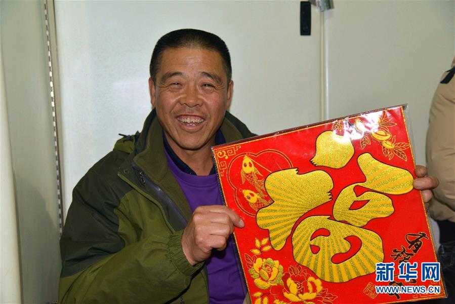 （新春走基層·圖文互動）（5）33小時(shí)的回家故事
