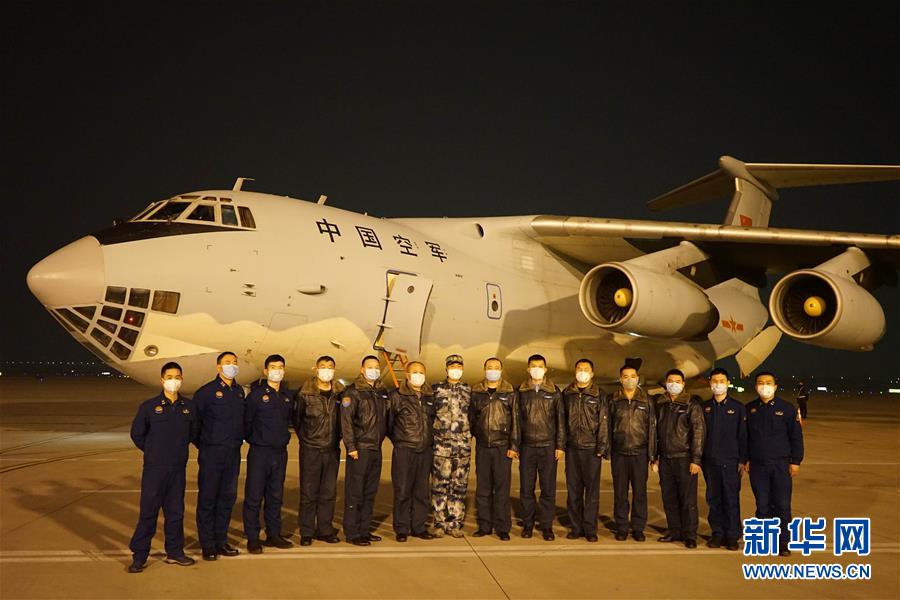 （新型肺炎疫情防控·圖文互動(dòng)）（2）除夕夜，他們這樣出征——空軍軍醫(yī)大學(xué)醫(yī)療隊(duì)出征武漢疫區(qū)見聞