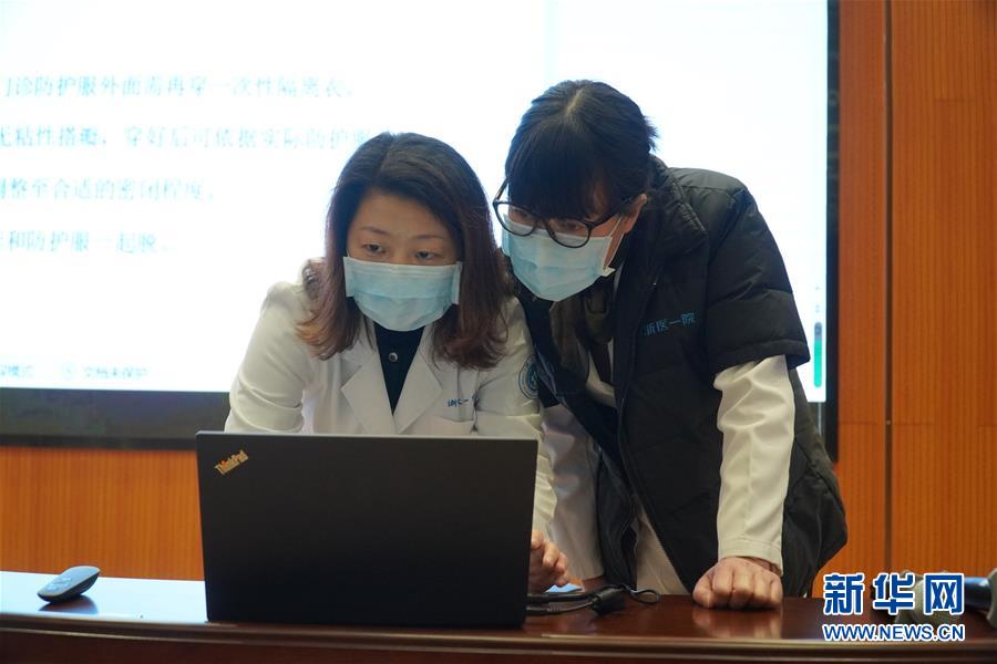 （聚焦疫情防控·圖文互動）（5）無法握手，但始終并肩