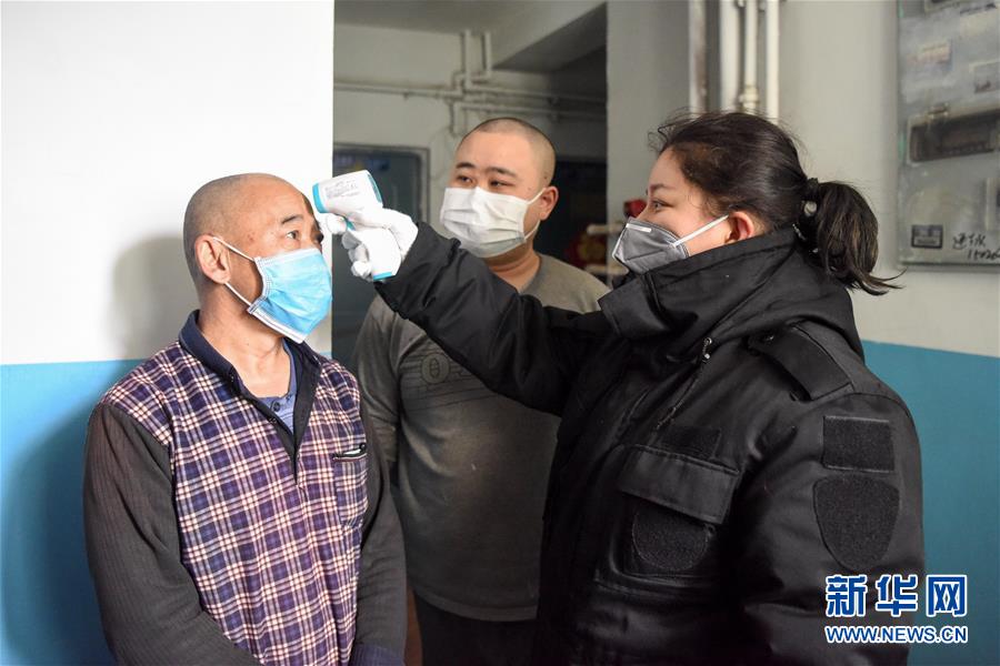 （聚焦疫情防控·圖文互動）（4）“我們多跑跑，居民更安全”——直擊新疆基層社區(qū)疫情防控