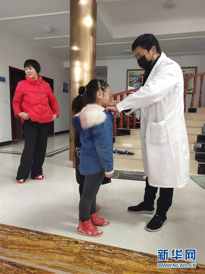 （聚焦疫情防控·圖文互動）（3）從武漢返鄉(xiāng)的一家人：“鄰里情割不斷，自行隔離是義務(wù)”