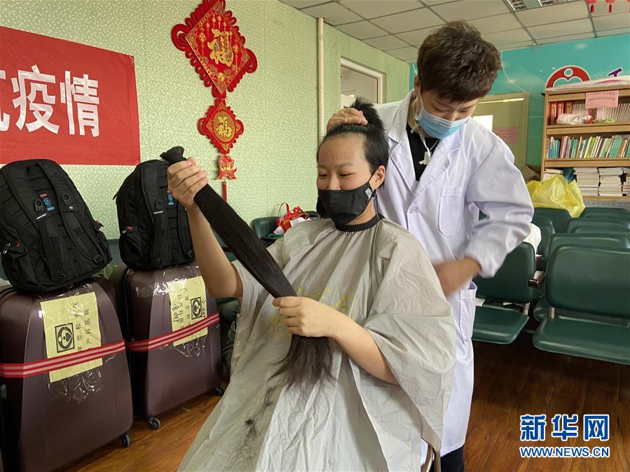 （聚焦疫情防控·圖文互動(dòng)）（1）沖鋒向前，我們義無(wú)反顧——“戰(zhàn)疫”一線醫(yī)護(hù)人員群像