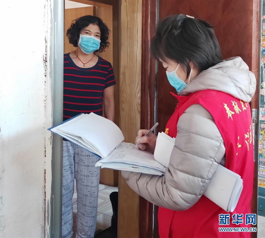（聚焦疫情防控·圖文互動(dòng)）“標(biāo)兵舉黨旗，跟我一起上”——吉林“小巷總理”戰(zhàn)“疫”記