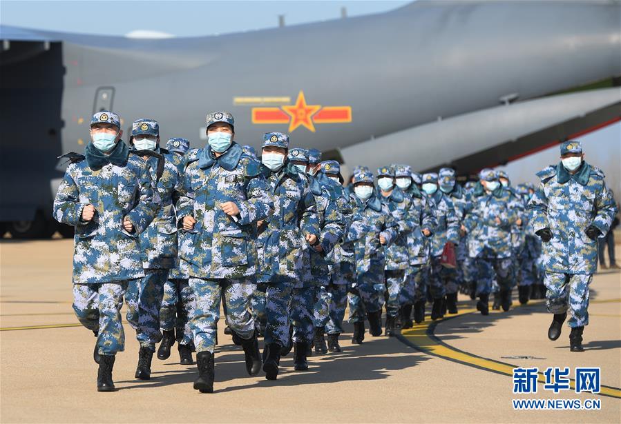（聚焦疫情防控·圖文互動）（9）空軍第四次向武漢大規(guī)?？者\醫(yī)療隊員和物資