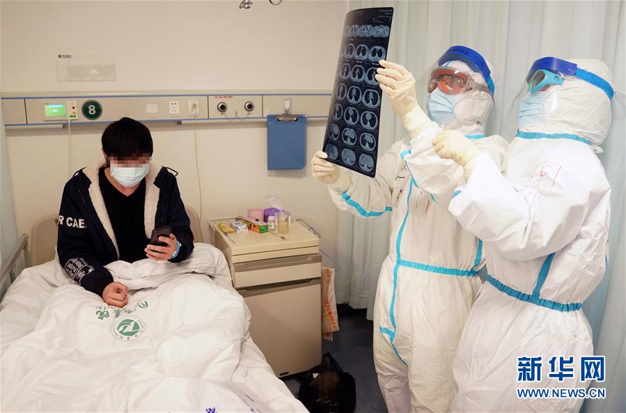 （新華全媒頭條·圖文互動）（7）“與國家同舟，與人民共濟”——新冠肺炎重癥救治同濟醫(yī)院戰(zhàn)“疫”直擊