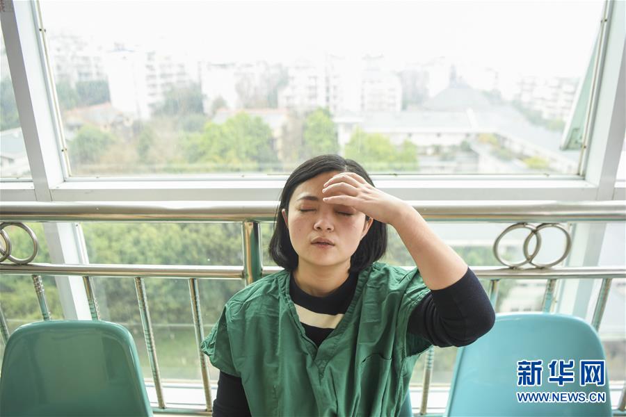 （一線抗疫群英譜·圖文互動(dòng)）（8）“我已躬身入局，勢(shì)要共渡難關(guān)!”——戰(zhàn)“疫”一線醫(yī)生黃霞