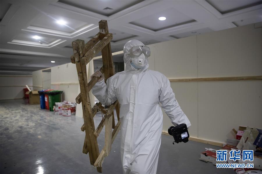（一線抗疫群英譜·特稿·圖文互動）（5）不畏艱險，深入一線——“武漢保衛(wèi)戰(zhàn)”一線新聞工作者素描