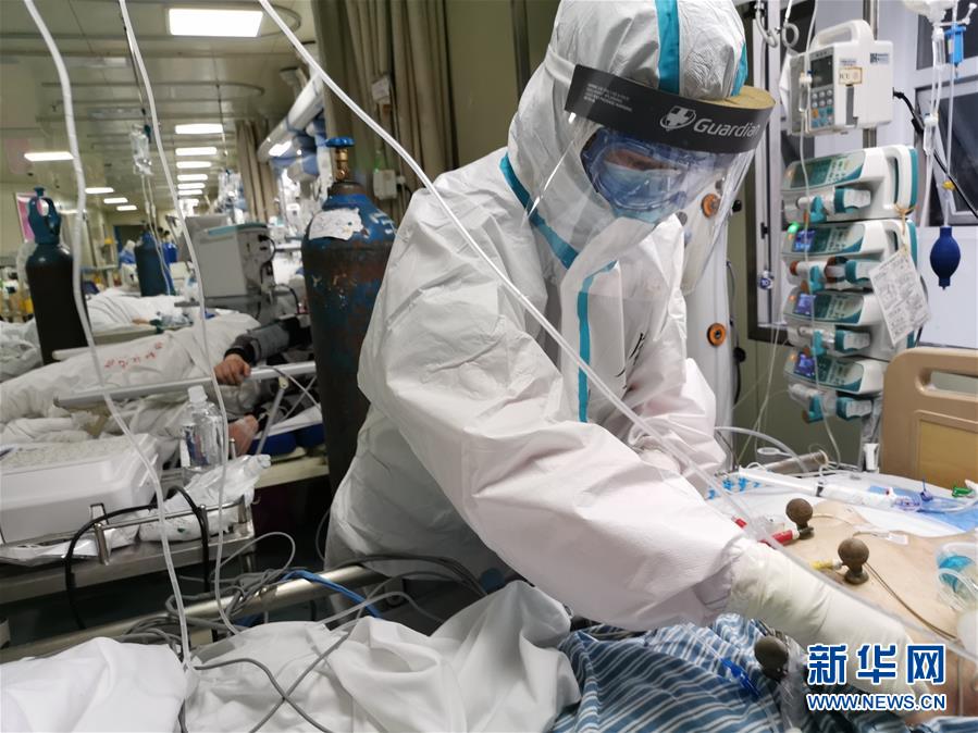 （一線抗疫群英譜·圖文互動）（1）生命之光，溫暖“無面之交”——記抗疫一線重癥監(jiān)護(hù)室90后護(hù)士金鈺 