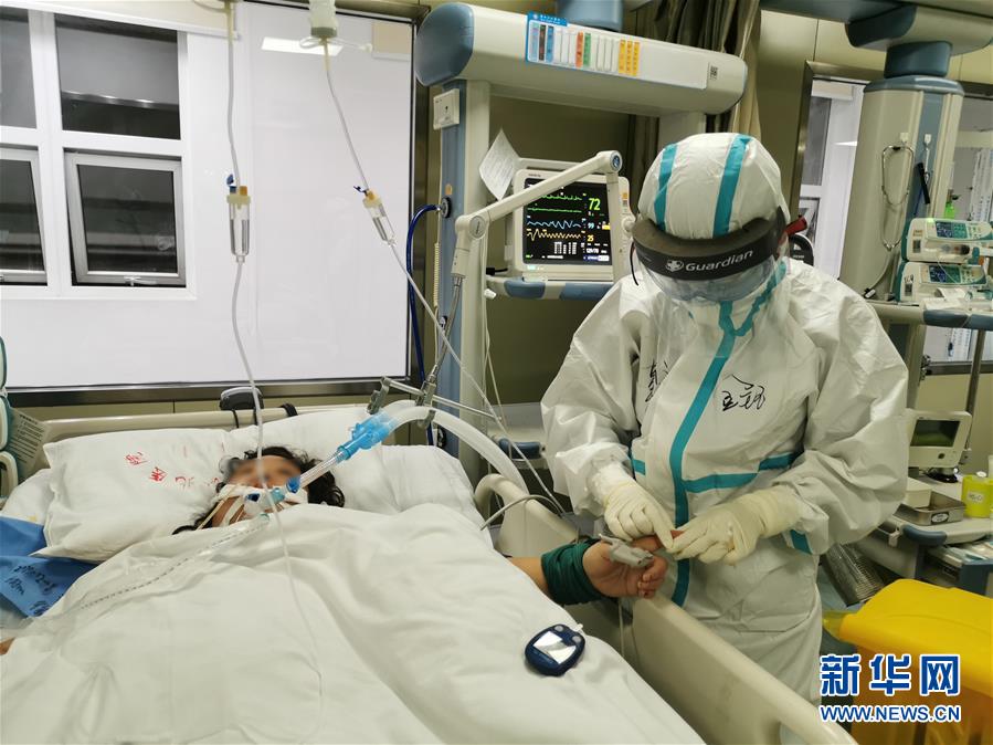 （一線抗疫群英譜·圖文互動）（2）生命之光，溫暖“無面之交”——記抗疫一線重癥監(jiān)護(hù)室90后護(hù)士金鈺 