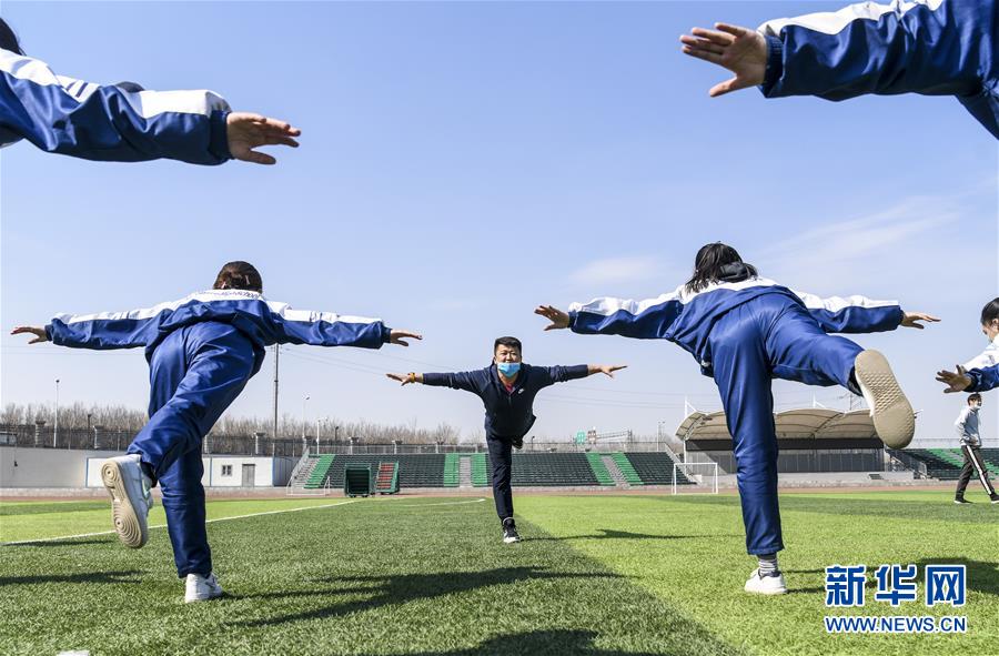 （圖文互動(dòng)）（8）“早”安同學(xué)，“早”安老師！——新疆初高中畢業(yè)班復(fù)課一周回訪見聞