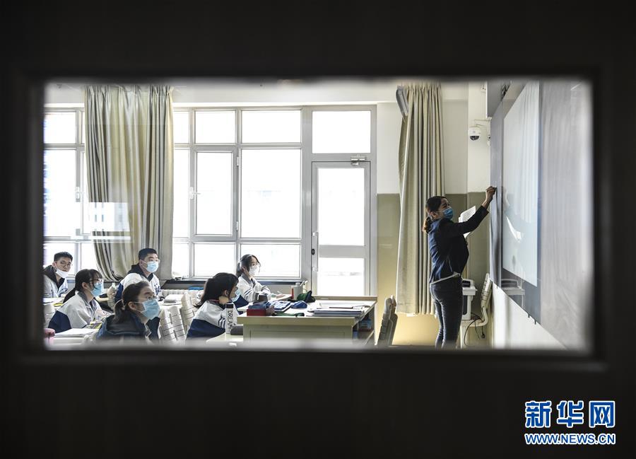 （圖文互動(dòng)）（10）“早”安同學(xué)，“早”安老師！——新疆初高中畢業(yè)班復(fù)課一周回訪見聞