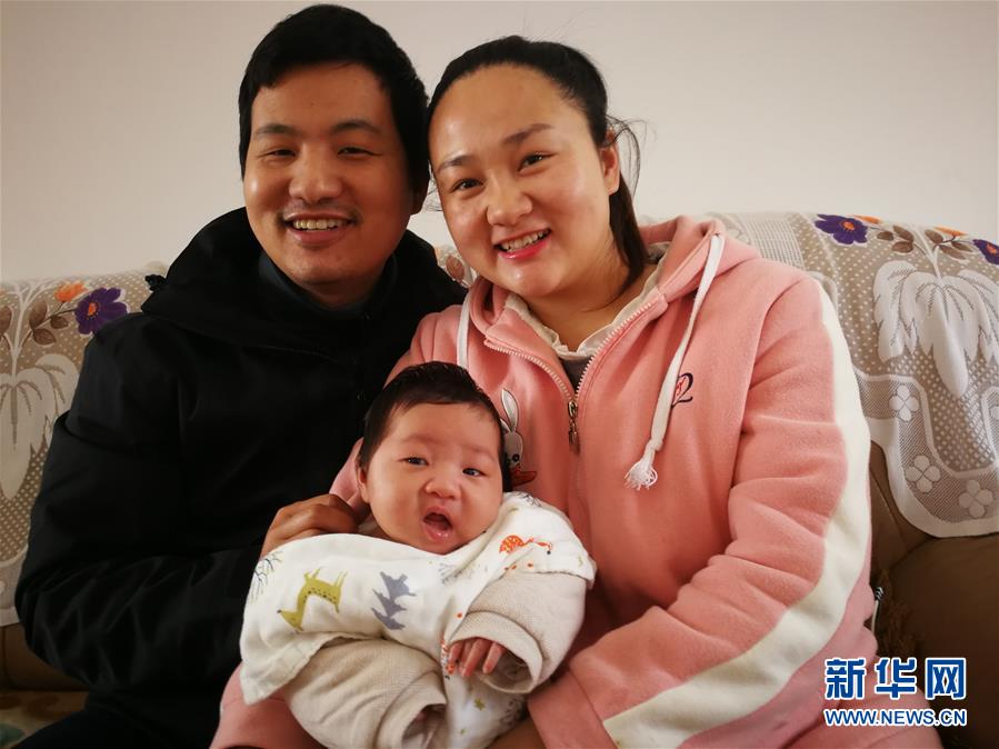 （一線抗疫群英譜·圖文互動(dòng)）（6）羅文浩：“女兒，你的名字里有溫暖，有榮光！”