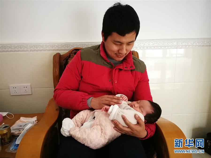 （一線抗疫群英譜·圖文互動(dòng)）（7）羅文浩：“女兒，你的名字里有溫暖，有榮光！”