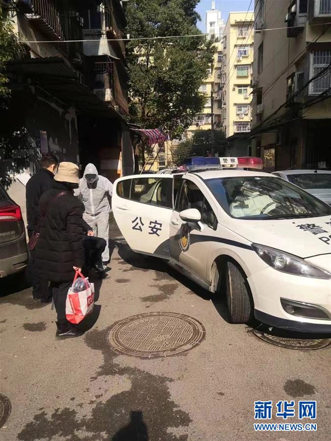 （習近平致敬的戰(zhàn)“疫”英雄·公安干警篇·圖文互動）（5）他們，抗疫一線鑄警魂