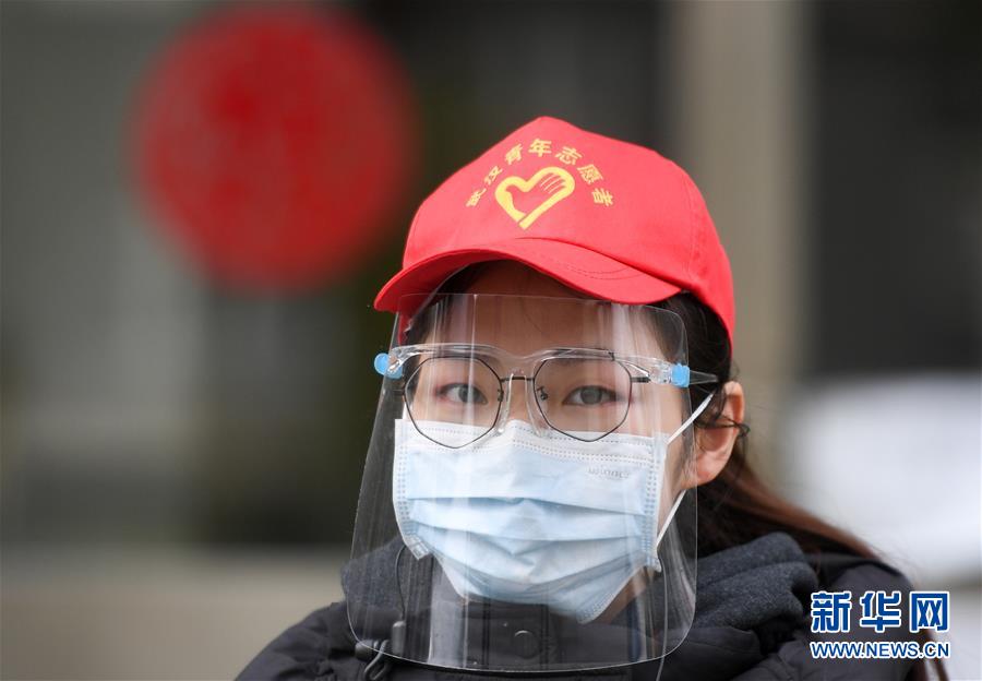 （習近平致敬的戰(zhàn)“疫”英雄·志愿者篇·圖文互動）（4）他們，微光成炬照征程
