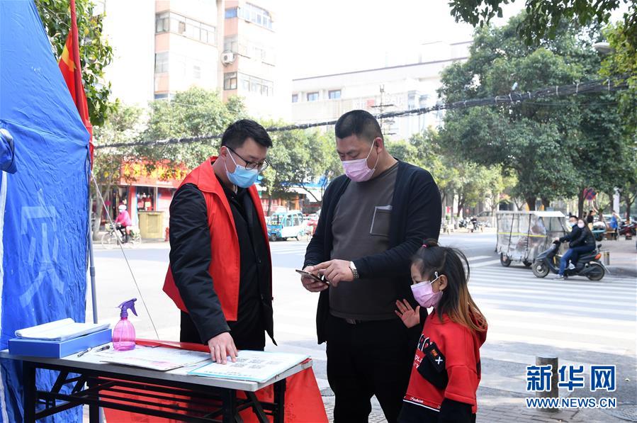 （一線抗疫群英譜·圖文互動）（1）“再年輕，也要學(xué)做頂梁柱”——記“95后”干警李文超