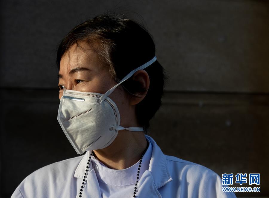 （聚焦疫情防控·圖文互動）（15）分秒必爭！一切為了治病救人——中國抗疫生命至上的生動實(shí)踐