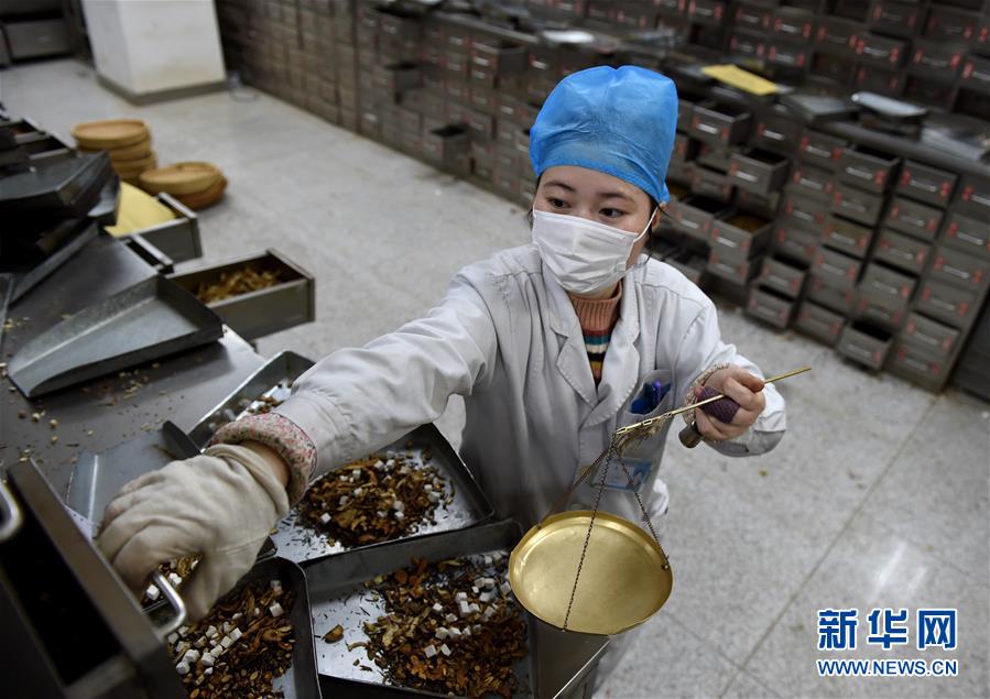（聚焦疫情防控·圖文互動）（14）分秒必爭！一切為了治病救人——中國抗疫生命至上的生動實(shí)踐