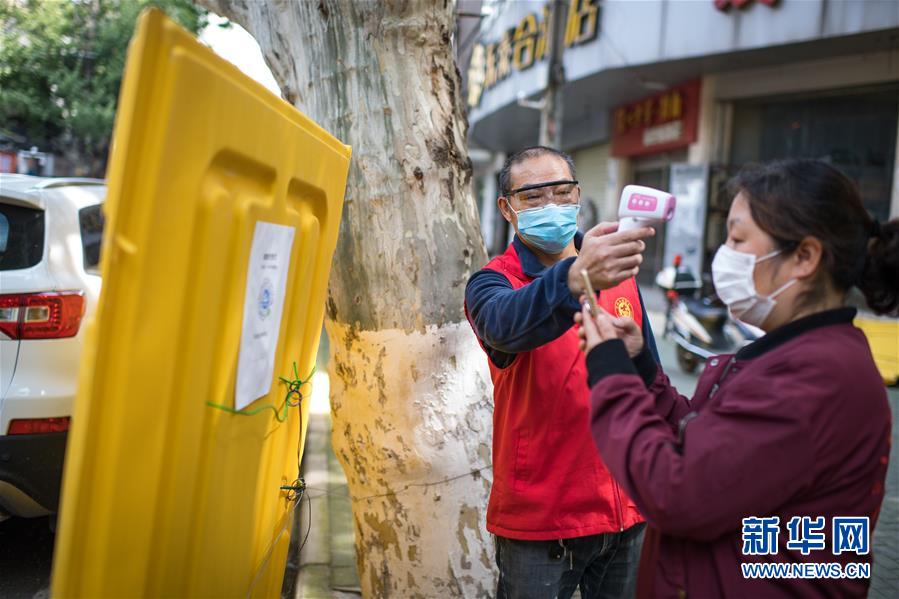 （在習近平新時代中國特色社會主義思想指引下——新時代新作為新篇章·習近平總書記關切事·圖文互動）（6）疫情防控不減壓　復工復產(chǎn)正加速——武漢“解封”滿月觀察