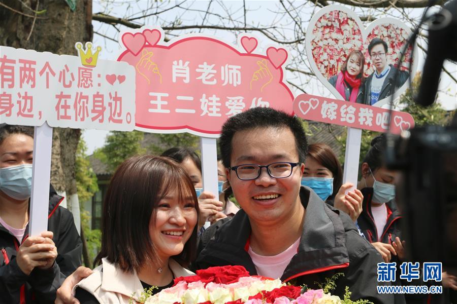 （新華全媒頭條·圖文互動）（12）“我看不見你的樣子，但我知道你是誰”——寫在國際護士節(jié)來臨之際