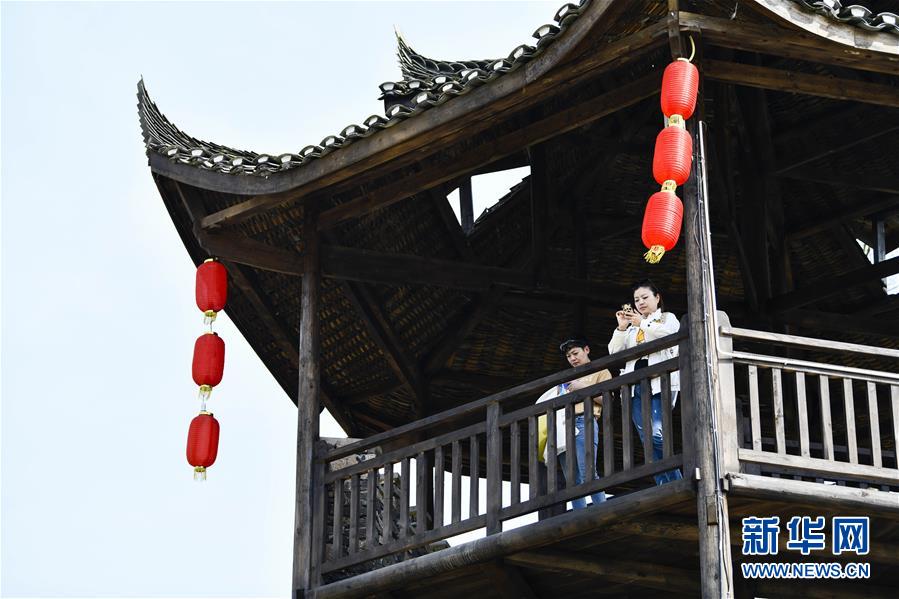 （新華全媒頭條·圖文互動(dòng)）（20）從人民中汲取磅礴力量——習(xí)近平總書記同出席2020年全國(guó)兩會(huì)人大代表、政協(xié)委員共商國(guó)是紀(jì)實(shí)