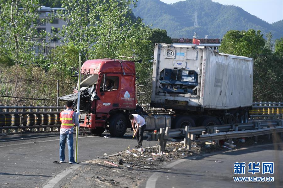 （社會(huì)）（2）國務(wù)院安委會(huì)決定對浙江溫嶺槽罐車爆炸事故查處實(shí)行掛牌督辦