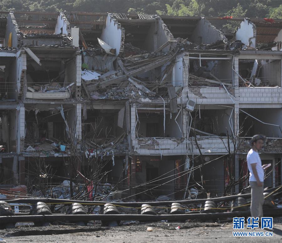 （社會(huì)）（4）國務(wù)院安委會(huì)決定對浙江溫嶺槽罐車爆炸事故查處實(shí)行掛牌督辦