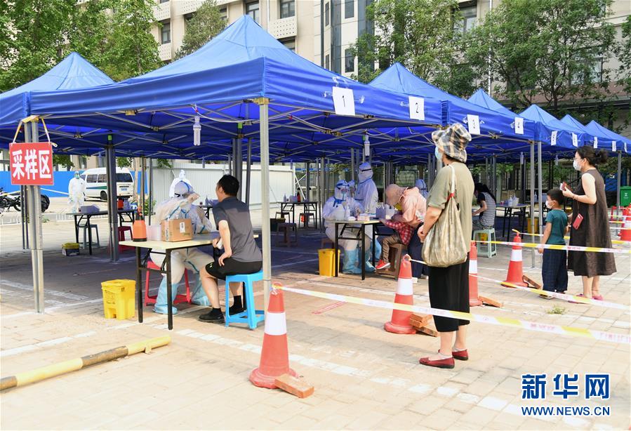 （新華全媒頭條·圖文互動(dòng)）（4）構(gòu)筑守護(hù)城市、守護(hù)生命的堅(jiān)強(qiáng)防線——北京開展大規(guī)模核酸檢測(cè)