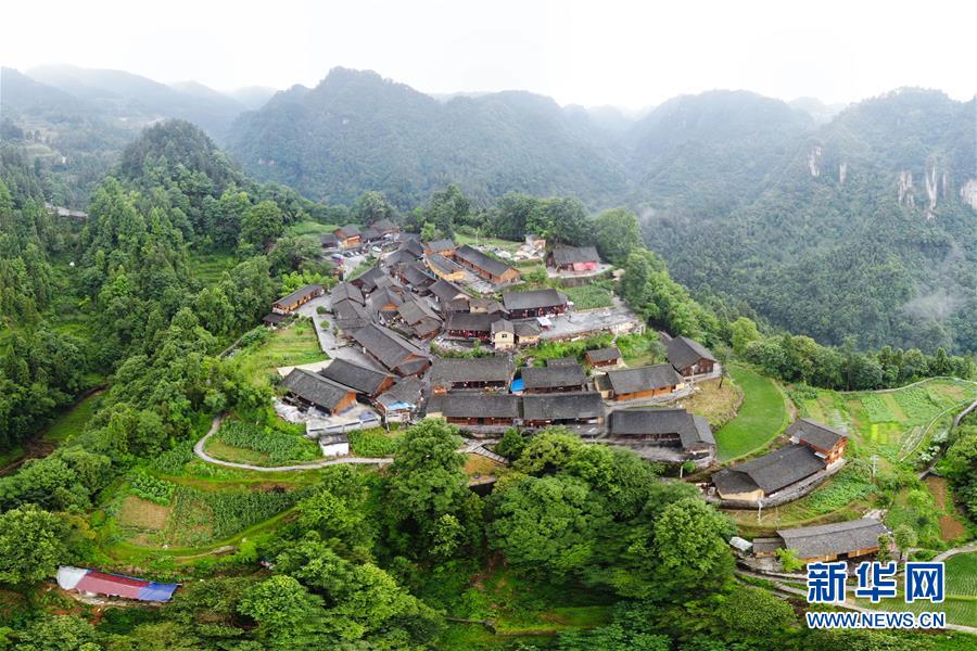 （新華全媒頭條·走向我們的小康生活·圖文互動）（7）那山，那人，那苗寨——十八洞村三代人的奮斗史