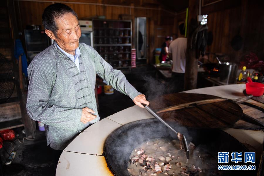 （新華全媒頭條·走向我們的小康生活·圖文互動）（8）那山，那人，那苗寨——十八洞村三代人的奮斗史