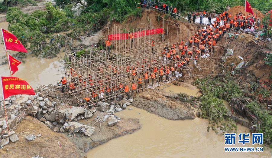 （防汛抗洪·圖文互動）（10）洪水不退，子弟兵誓死不退——解放軍和武警部隊官兵參與洪澇災害搶險救援記事