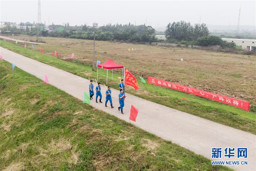 （防汛抗洪·圖文互動(dòng)）（7）在大堤上成長(zhǎng)，為人民守護(hù)——洪水中的青年“生力軍”