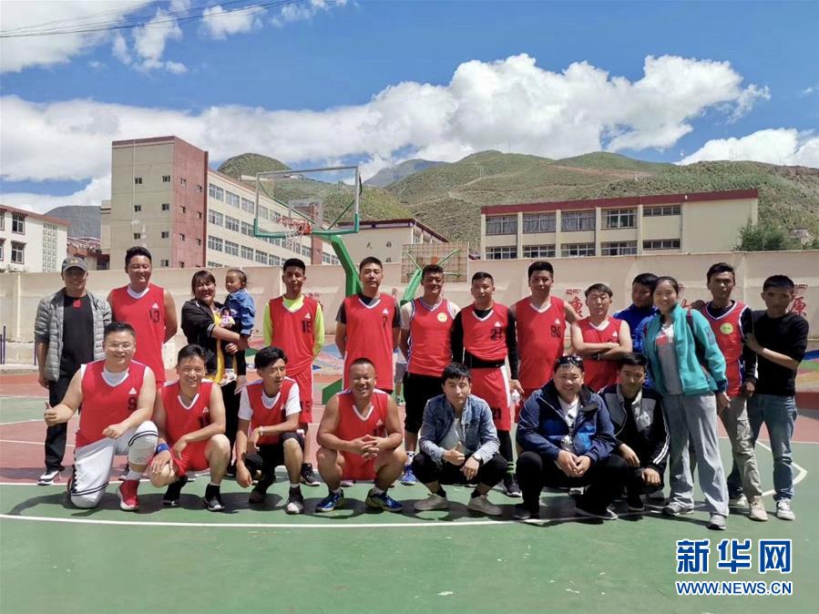 （在習近平新時代中國特色社會主義思想指引下——新時代新作為新篇章·習近平總書記關(guān)切事·圖文互動）（2）青春做伴，西部放歌——走近扎根西部建設邊疆的大學生們