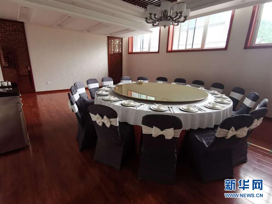 （新華視點·圖文互動）（7）學(xué)校建漂亮點本無錯，為何這所“豪華中學(xué)”讓人困惑？