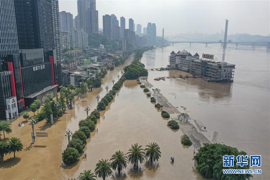 （防汛抗洪·圖文互動）（10）救援，在被洪水漫過的街巷之間——直擊重慶長江、嘉陵江抗洪一線