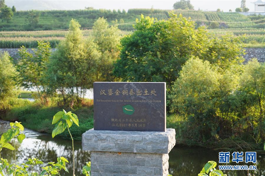 （走向我們的小康生活·圖文互動）（5）綠了青山，紅了日子——秦巴山區(qū)群眾繪出小康“調(diào)色板”
