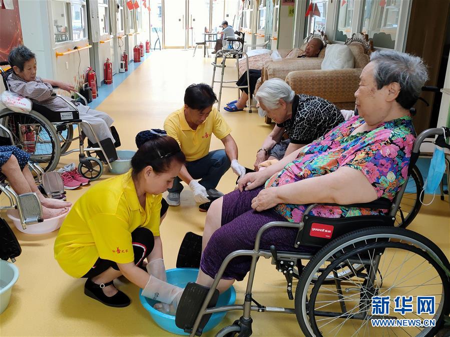 （走向我們的小康生活·圖文互動(dòng)）（3）北京“老有所養(yǎng)”的床邊、身邊、周邊事