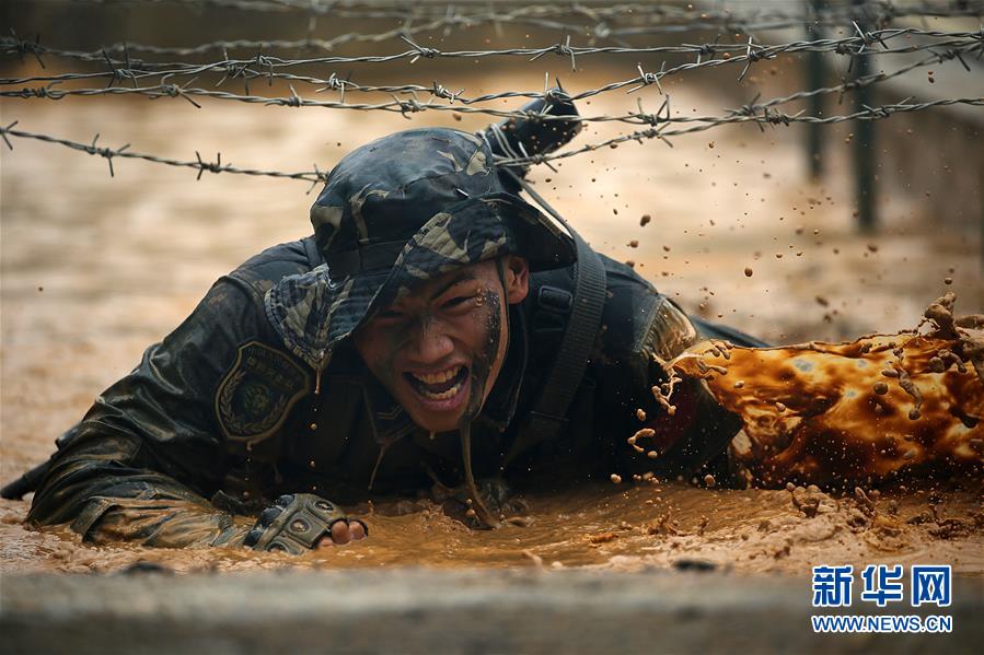 （在習(xí)近平強(qiáng)軍思想指引下·我們在戰(zhàn)位報告·圖文互動）（2）駐澳門部隊：濠江之畔，最可愛的人