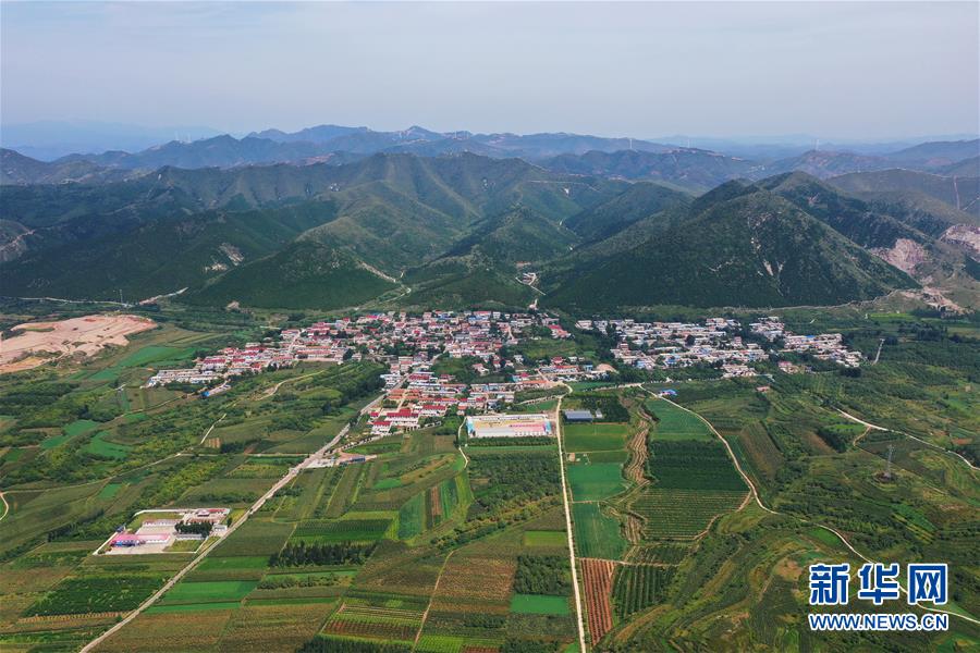 （新華全媒頭條·走向我們的小康生活·圖文互動）（13）長城腳下，小康村串成“珍珠鏈”