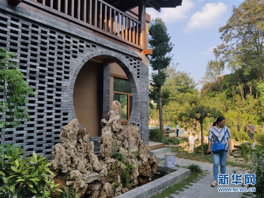 （走向我們的小康生活·圖文互動）（1）游客來了，小康近了——生態(tài)旅游引領(lǐng)湖北山區(qū)蝶變二三事