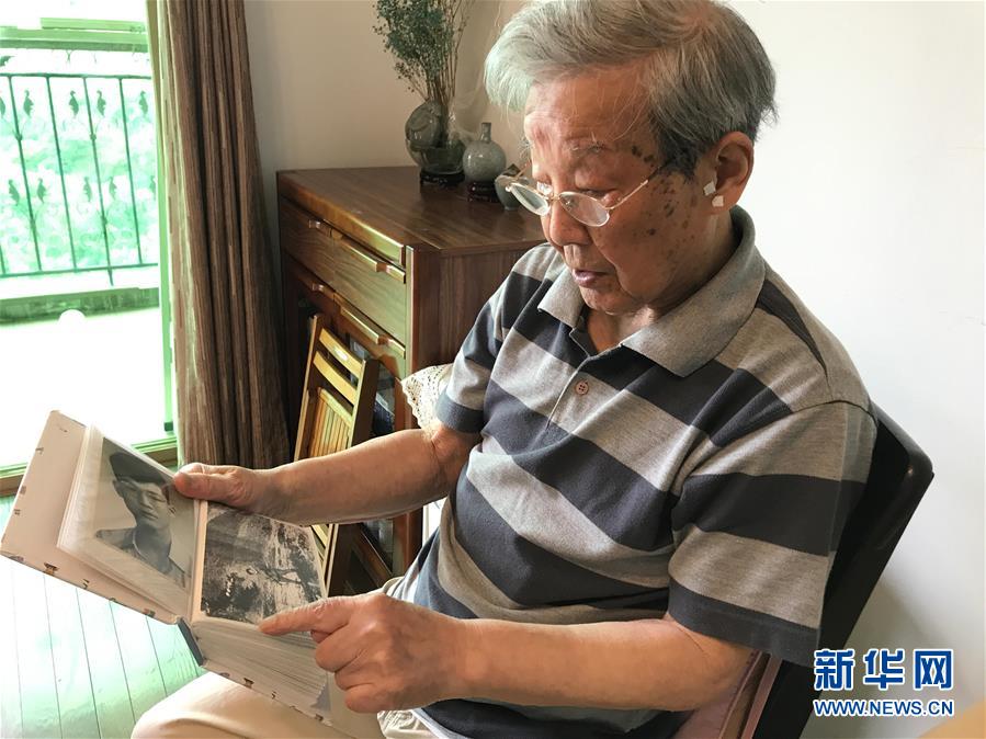 （紀念抗美援朝70周年·圖文互動）戰(zhàn)地金達萊，花兒為誰開？——記志愿軍老戰(zhàn)士文工隊員任紅舉