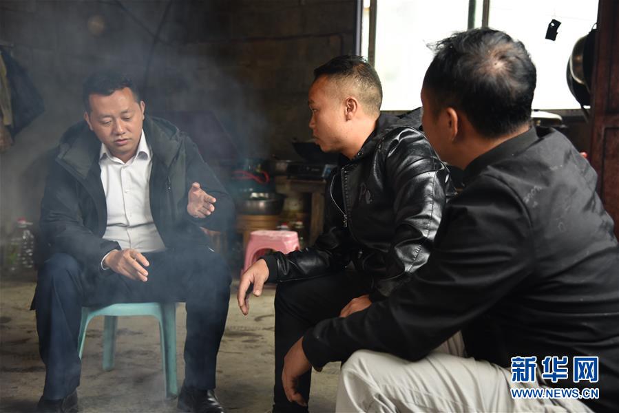 （決戰(zhàn)決勝脫貧攻堅(jiān)·圖文互動(dòng)）“父親未完成的事業(yè)，我來完成”——貴州父子接力脫貧攻堅(jiān)