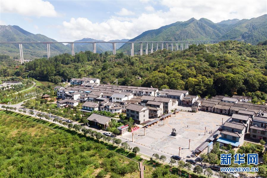 （習(xí)近平的小康故事·新華網(wǎng)·圖文互動(dòng)）（3）“真正解決好基層群眾看病難、看病貴問(wèn)題”——習(xí)近平和群眾健康的故事
