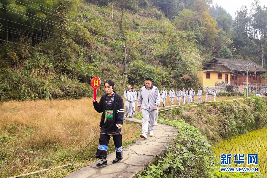 （在習(xí)近平新時代中國特色社會主義思想指引下——新時代新作為新篇章·習(xí)近平總書記關(guān)切事·圖文互動）（3）精準(zhǔn)扶貧7年，十八洞村“長”出10余種新職業(yè)