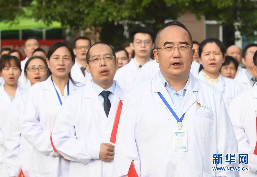 （抗疫先進事跡·圖文互動）（2）張定宇：疫情“暴風(fēng)眼”里，“漸凍”之軀與時間賽跑