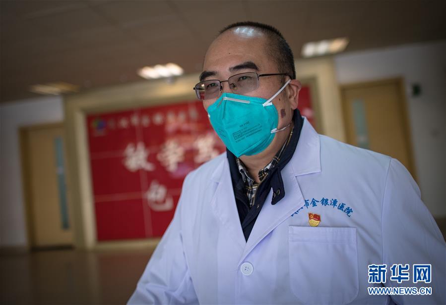 （抗疫先進事跡·圖文互動）（3）張定宇：疫情“暴風(fēng)眼”里，“漸凍”之軀與時間賽跑