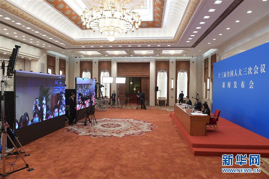 （兩會(huì)）（3）十三屆全國人大三次會(huì)議舉行新聞發(fā)布會(huì)