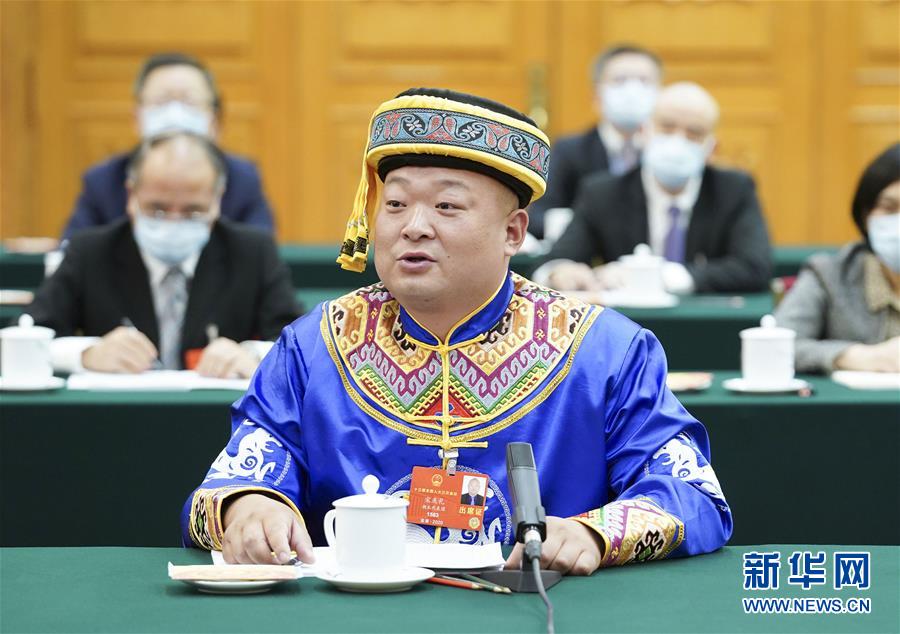 （新華全媒頭條·圖文互動）（8）從人民中汲取磅礴力量——習(xí)近平總書記同出席2020年全國兩會人大代表、政協(xié)委員共商國是紀(jì)實