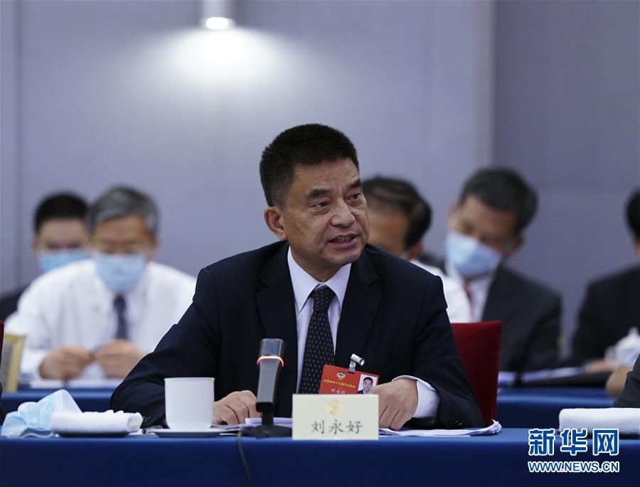 （新華全媒頭條·圖文互動）（10）從人民中汲取磅礴力量——習(xí)近平總書記同出席2020年全國兩會人大代表、政協(xié)委員共商國是紀(jì)實