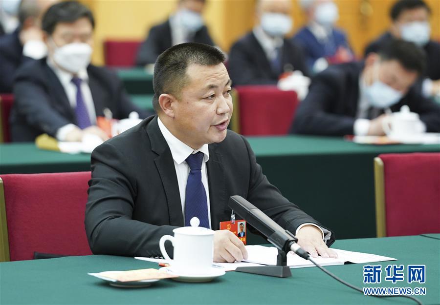 （新華全媒頭條·圖文互動）（11）從人民中汲取磅礴力量——習(xí)近平總書記同出席2020年全國兩會人大代表、政協(xié)委員共商國是紀(jì)實